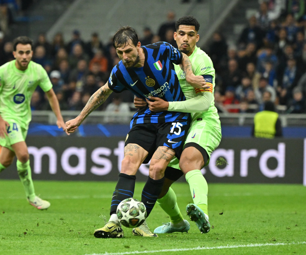 奥莱报：迪马利亚壁画遭到涂污，青训教练指责罗萨里奥球迷（奥莱：迪马利亚壁画遭涂鸦，青训教练怒斥罗萨里奥球迷）