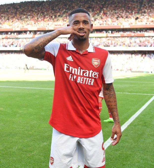 足球英超豪门逆风翻盘，球迷直呼太刺激（英超豪门上演逆转好戏，球迷惊呼过瘾）