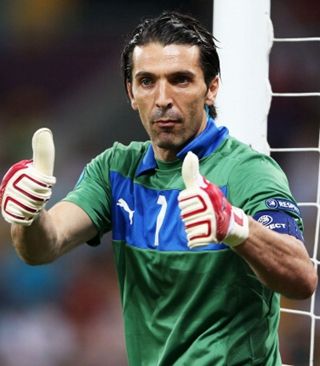 记者：陈涛12月5日已赴英学习，现场观看曼城vs桑德兰（记者称陈涛已于12月5日赴英进修，现场观战曼城对阵桑德兰）